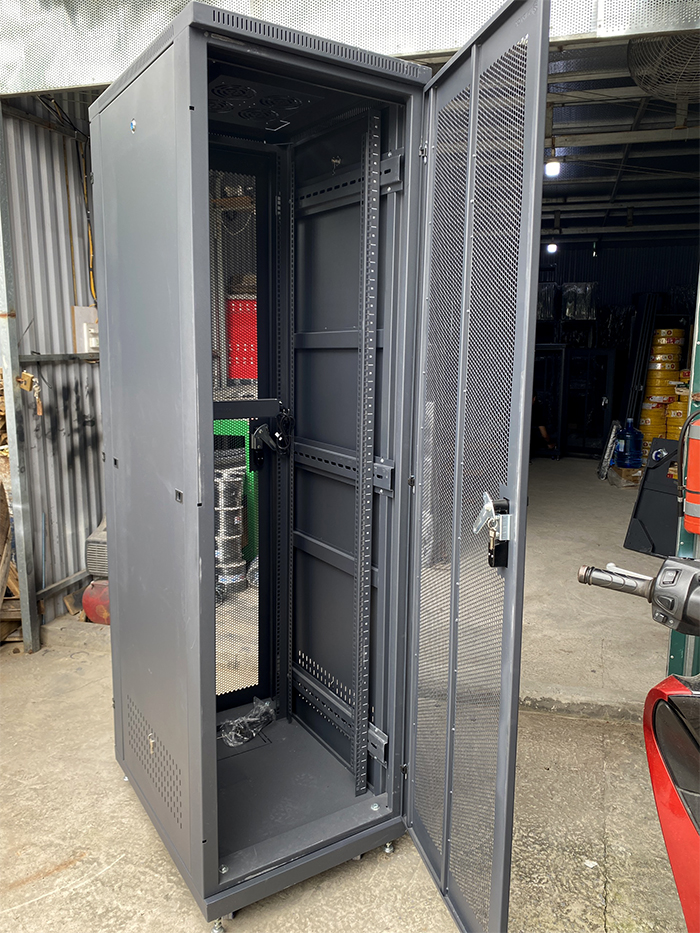 Tủ rack 42U D800, 2 cửa lưới mẫu mới thiết kế đẹp, giá cả cạnh tranh