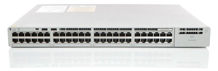 Cisco Catalyst C9200-48P-E nhìn nghiêng từ mặt trước, thấy rõ dãy cổng và đèn trạng thái