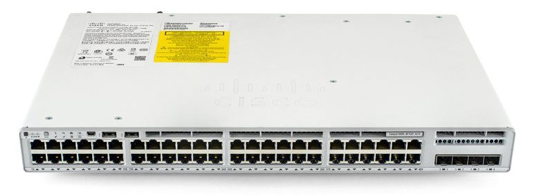 Cisco Catalyst C9200L-48P-4G-A nhìn nghiêng từ mặt trước, thấy rõ dãy cổng và đèn trạng thái