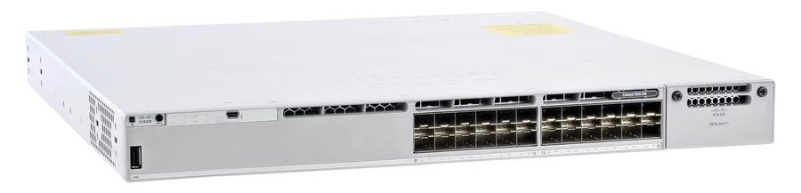 Cisco Catalyst C9300-24S-A nhìn nghiêng từ mặt trước, thấy rõ dãy cổng và đèn trạng thái