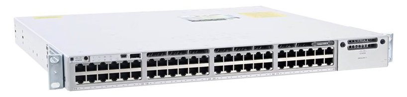 Cisco Catalyst C9300-48T-A nhìn nghiêng từ mặt trước, thấy rõ dãy cổng và đèn trạng thái