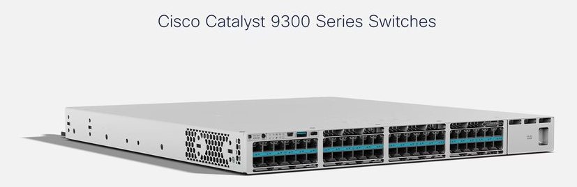 Cisco Catalyst C9300-48U-E nhìn nghiêng từ mặt trước, thấy rõ dãy cổng và đèn trạng thái