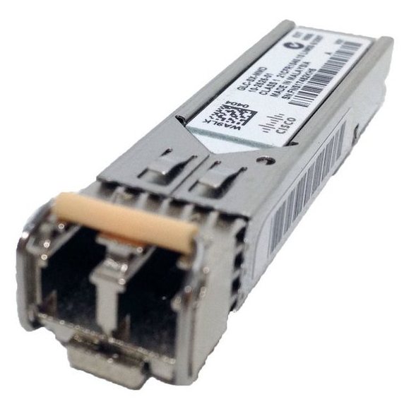 Module quang Cisco GLC-SX-MMD nhìn nghiêng, thấy đầu nối LC và nhãn mã Cisco
